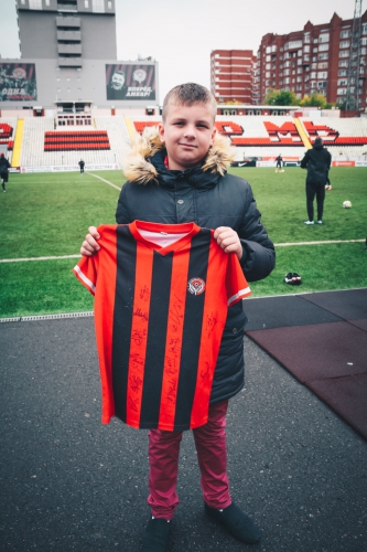Футболисты «Амкара» поздравили с днём рождения юного болельщика