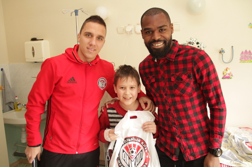 Брайн Идову и Бранко Йовичич поддержали 12-летнего Дениса в борьбе с болезнью