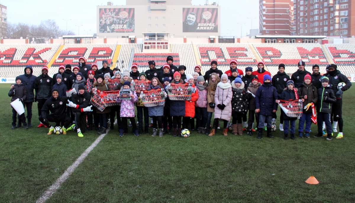 Пермские школьники поздравили "Амкар" с 23 февраля