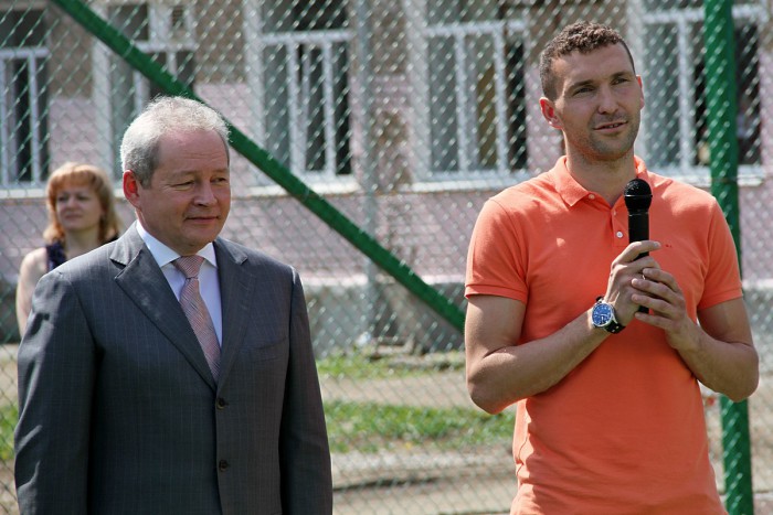 Черенчиков вместе с губернатором Басаргиным открыли футбольную площадку